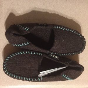 New - Woolrich Women’s Felt Mill loafer Slipper